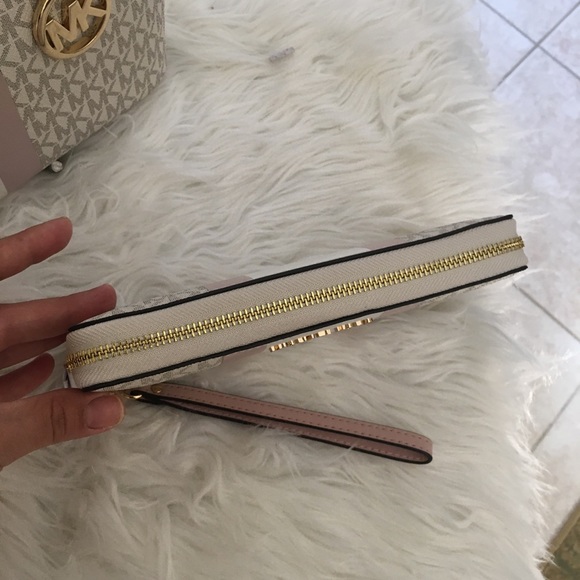 Last 1✨Michael Kors jet set LG continental wallet - Picture 8 of 8